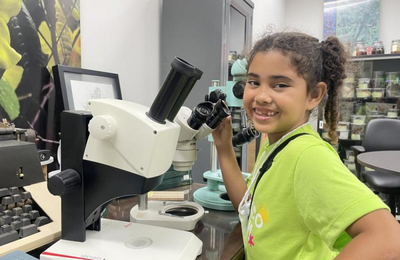 Crianças do projeto Botânico Mirim participam de oficina de identificação de plantas no IMA