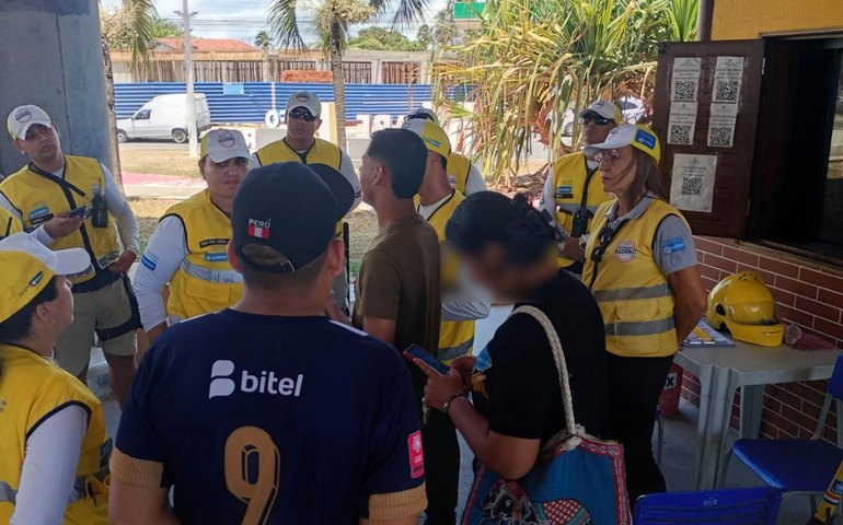 Ronda no Bairro oferece apoio humanitário a peruanos em situação de vulnerabilidade na Praia do Francês