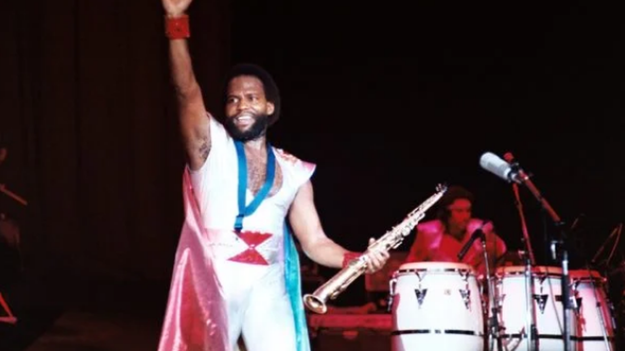 Morre aos 71 anos Andrew Woolfolk, saxofonista da banda Earth, Wind &amp; Fire