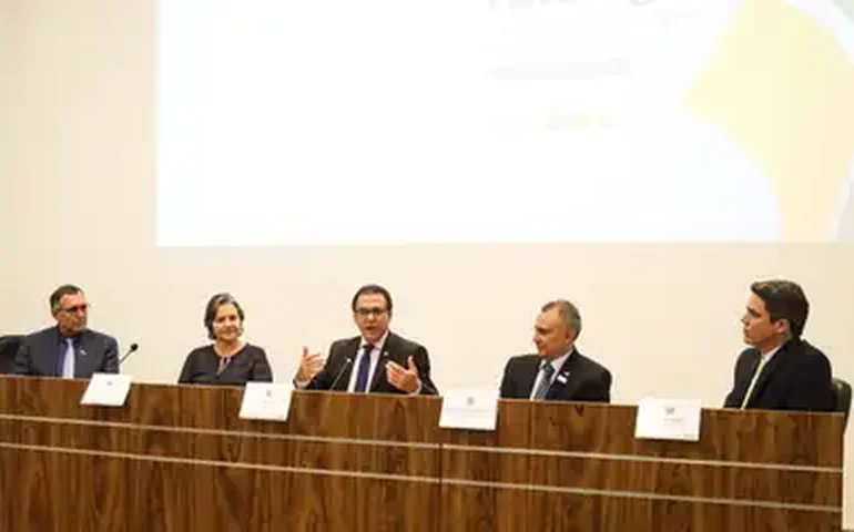 Ministro diz que é 'falácia' envio de ativos russos para Ucrânia