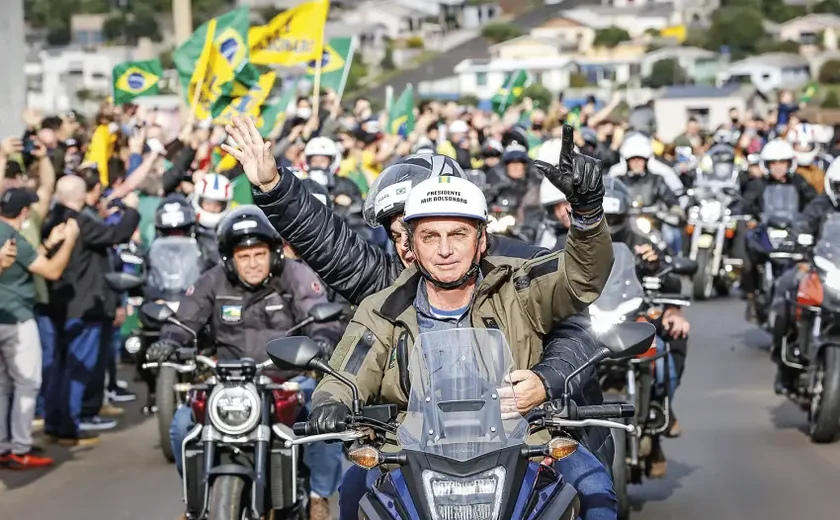 Bolsonaro participa nesta terça (28) de motociata e entrega de moradias em Maceió