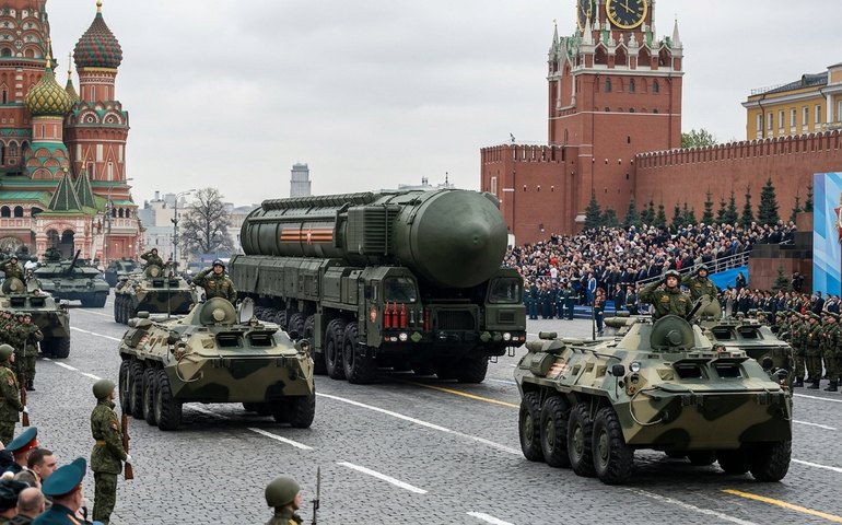 Parada militar marca 81 anos da vitória soviética na Praça Vermelha de Moscou