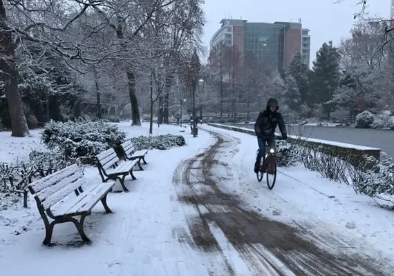 Voltou o inverno na Europa? Região do Piemonte, no norte da Itália, é afetada por forte chuva de granizo