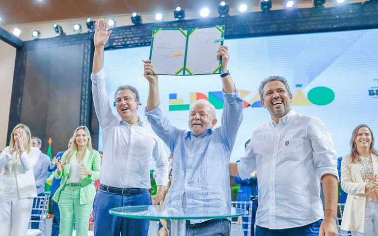 No Ceará, presidente lança programa para ampliar um milhão de vagas no ensino integral