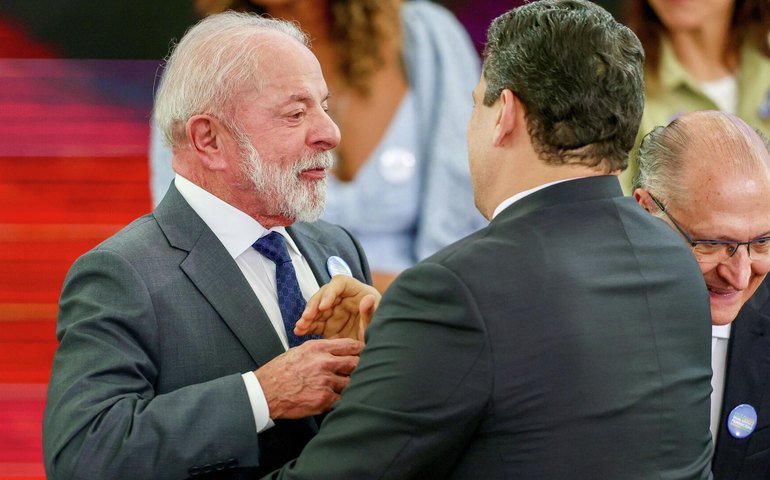 Lula e Alcolumbre ensaiam reaproximação e destravam pautas prioritárias no Senado