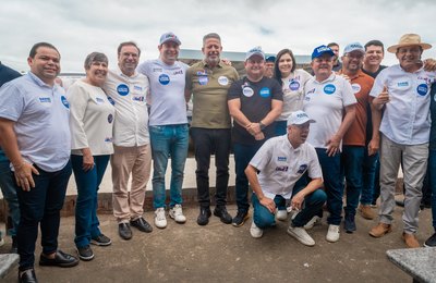Forte para o Senado: com Luciano Barbosa, Daniel, Lucas e Célia Rocha, Arthur Lira reúne centenas em grande adesivaço em Arapiraca