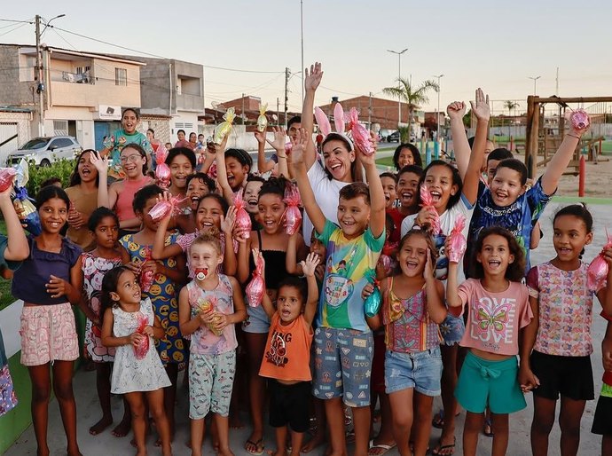 Crianças de São José da Laje participam da ‘Caravana Doce’ e recebem chocolates