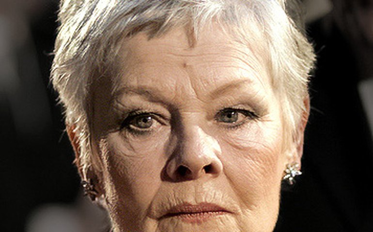 Judi Dench: choro da atriz em programa de TV comove a Inglaterra