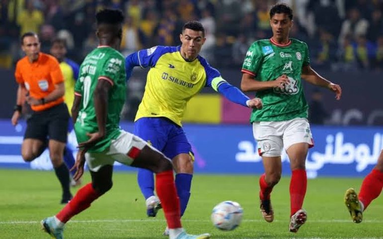Al-Nassr vence com gol de Talisca em estreia oficial de Cristiano Ronaldo