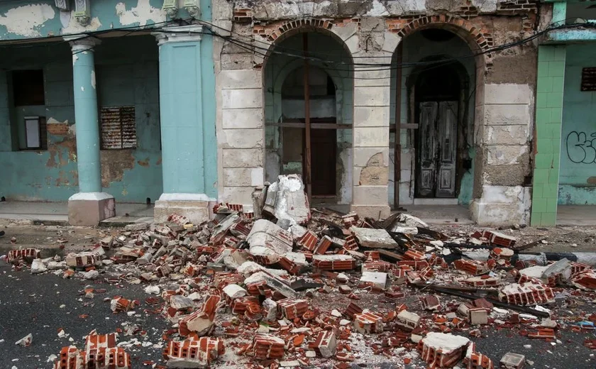 Cuba é sacudida por terremoto após furacões e apagões atingirem a ilha