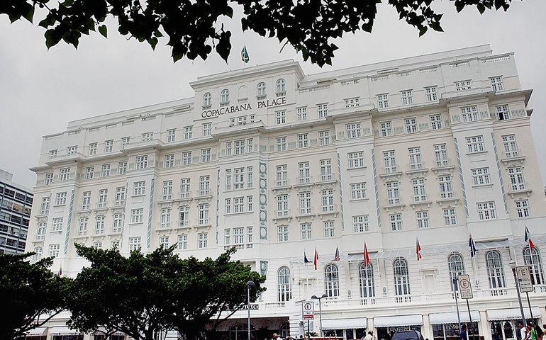 Copacabana Palace recebe festa de 15 anos de um menino pela 1ª vez