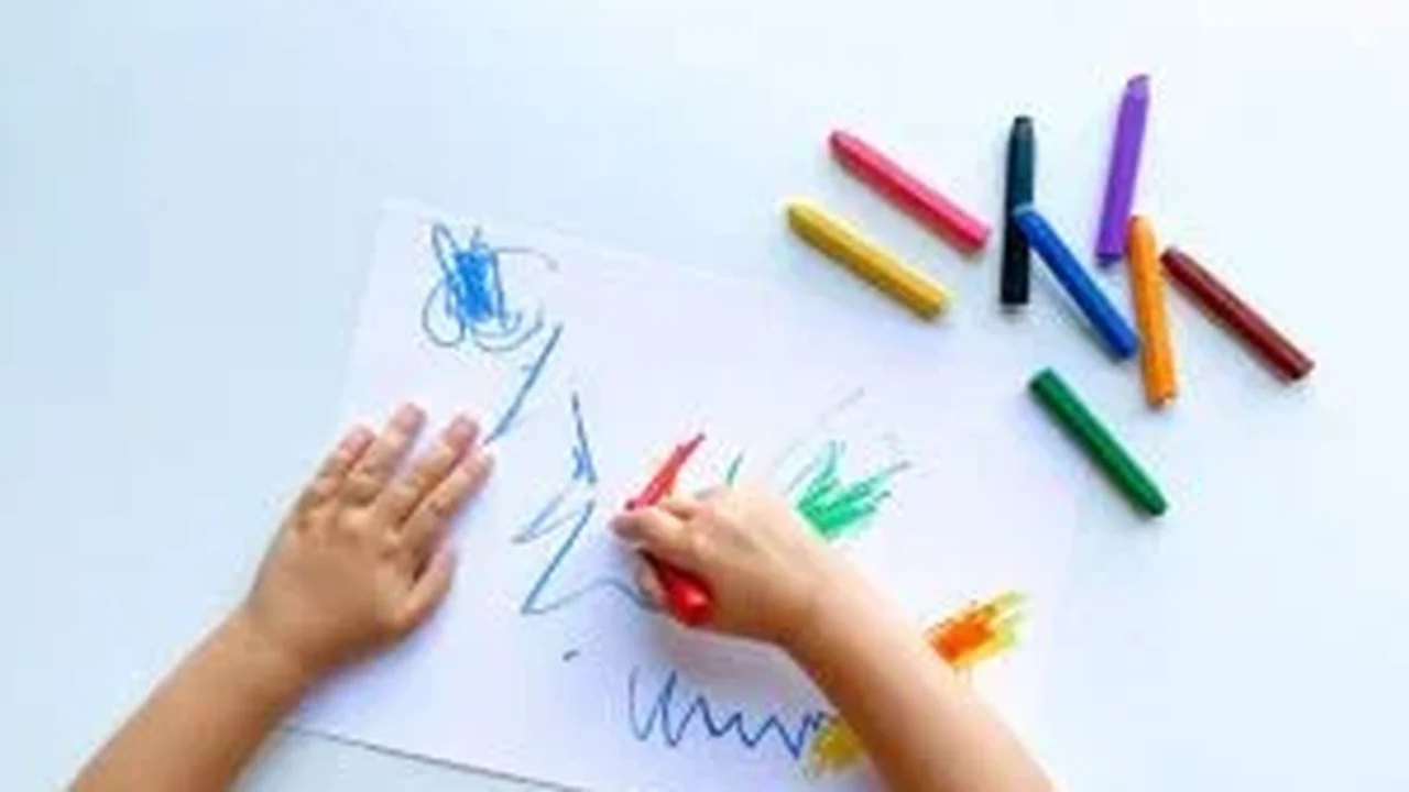 Muito além de colorir: 6 benefícios do giz de cera para o desenvolvimento das crianças