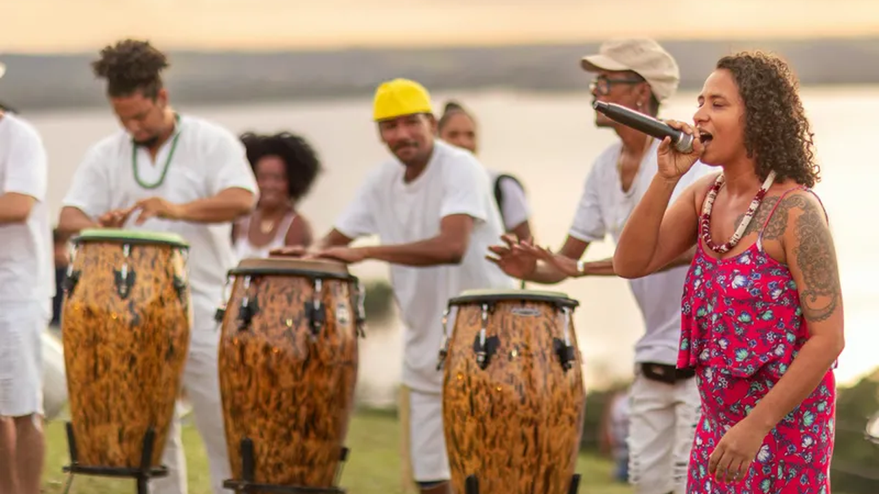 Completando 15 anos de história, Festa das Águas prepara grande batucada de frente para o Mar