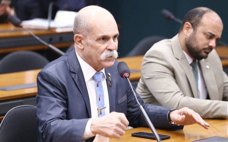 Comissão aprova proposta que criminaliza uso de celular em estabelecimentos prisionais