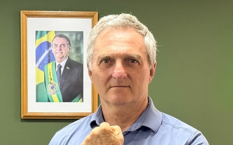 Irmão de Bolsonaro tenta sacar prêmio da Mega da Virada e descobre resgate indevido