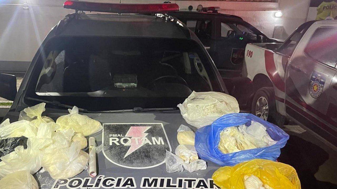 Força Tarefa apreende arma e mais de dois quilos de cocaína em ação no Virgem dos Pobres II