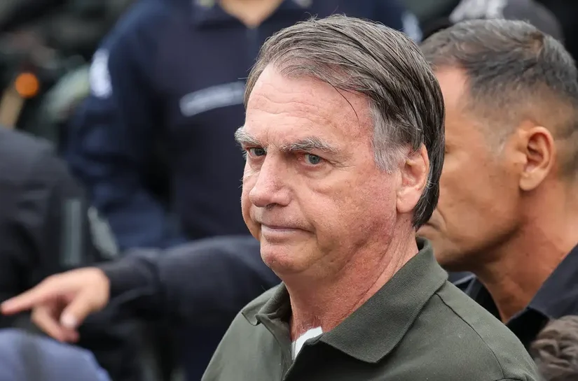 Bolsonaro teve pré-síncope, vômitos e queda de pressão, diz defesa