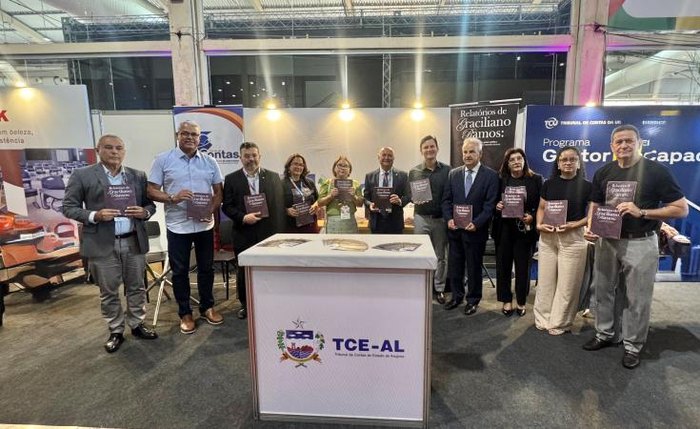 TCE/AL realiza lançamento oficial do livro sobre Graciliano Ramos durante Congresso da AMA