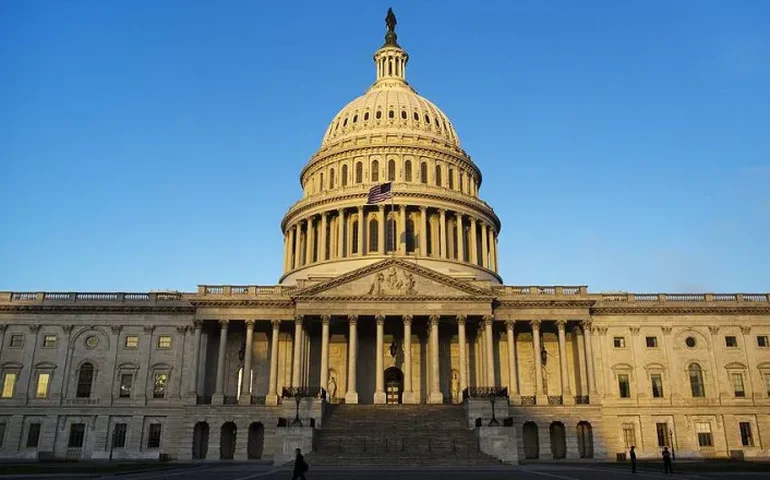 Câmara dos EUA aprova pacote de ajuda de US$ 95 bilhões para Ucrânia, Israel e Taiwan