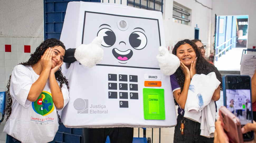 TRE realiza treinamento de eleitores no Pátio Shopping e no Festival da Cultura Nerd