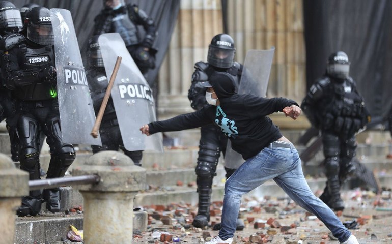 Coronel americano alerta para risco de queda de governos europeus em caso de guerra entre EUA e Irã