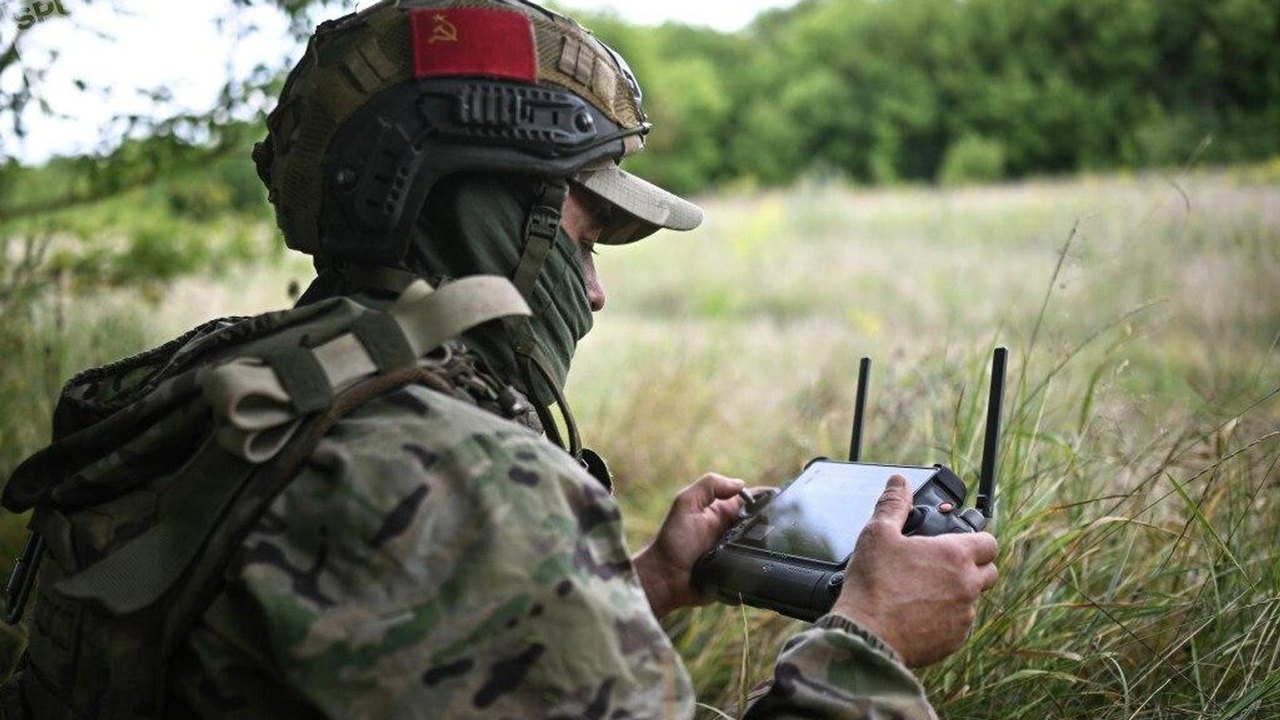 Rússia atinge com drones navio cargueiro e armazéns de armas na Ucrânia