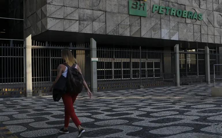 Petrobras tem resultado negativo de R$ 2,6 bi no segundo trimestre
