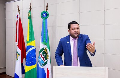 Autor de “Minha Sereia”, cantor alagoano poderá ser homenageado com uma estátua na orla de Pajuçara, após indicação de vereador ser aprovada na Câmara