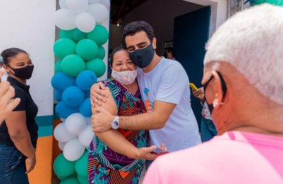 Prefeito JHC entrega reforma da Escola Hermínio Cardoso em Fernão Velho