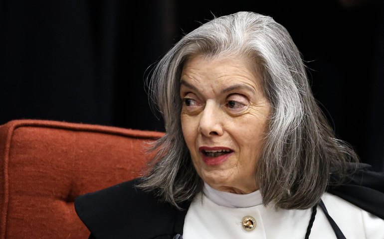 Cármen Lúcia forma maioria pela condenação de Bolsonaro e aliados