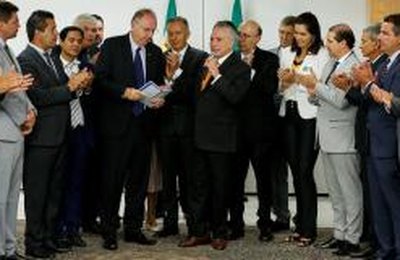 Temer anuncia liberação de R$ 2 bilhões para os municípios