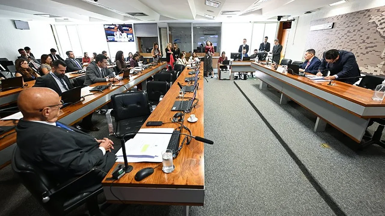 Avança na CCT direito de motorista de aplicativo recusar pagamento em espécie