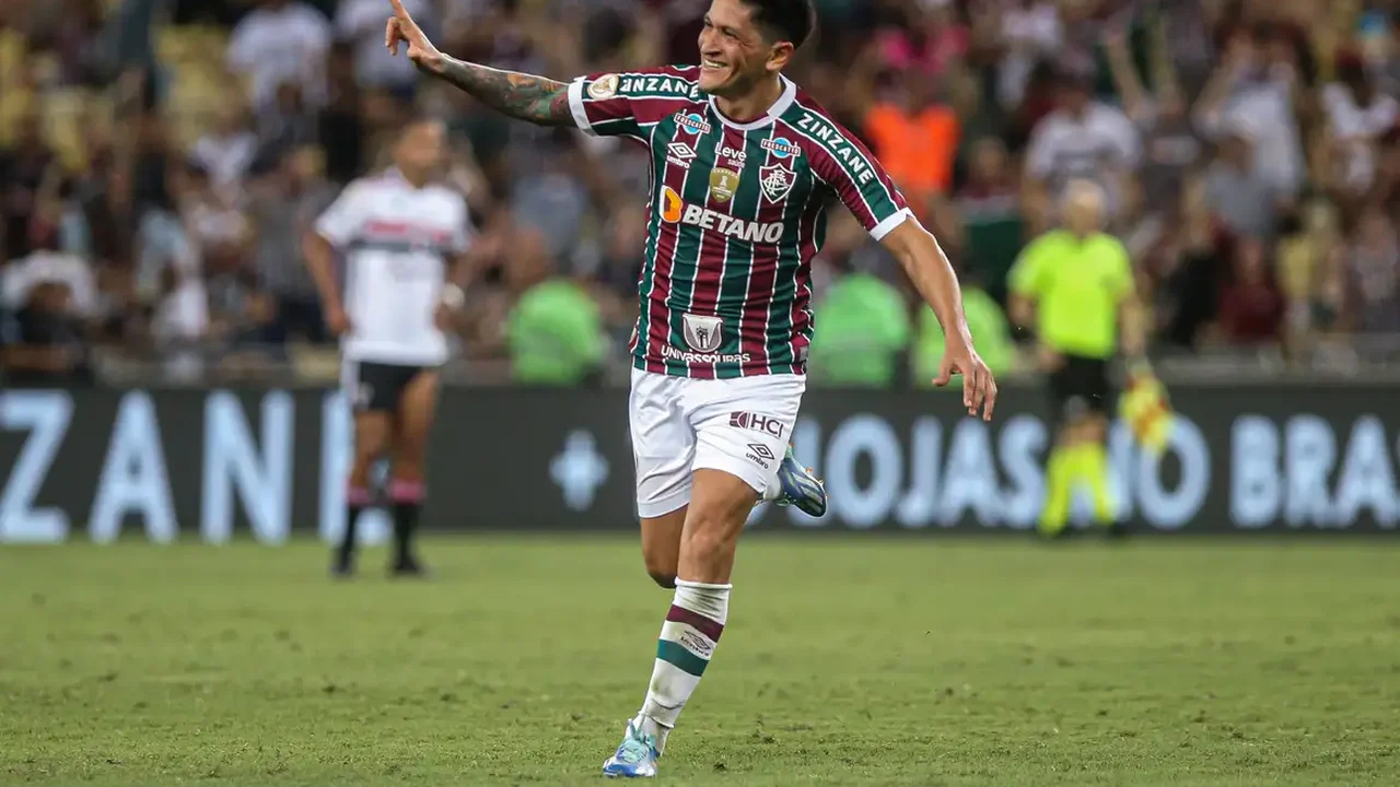 Cano decide e Fluminense supera São Paulo no Maracanã