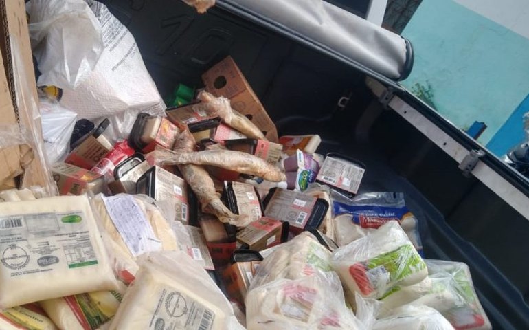 Vigilância Sanitária apreende mais de 2 toneladas de alimentos estragados no fim de semana