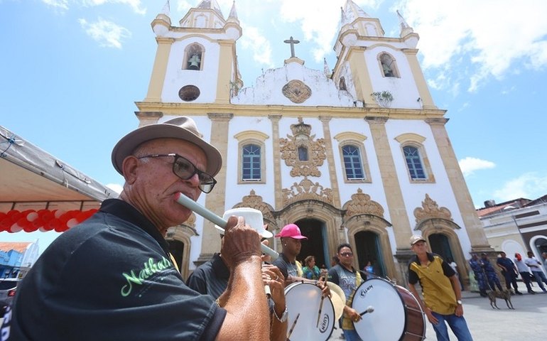 Programação cultural da festa de Bom Jesus de Penedo inclui folguedos, grupos e artistas da região