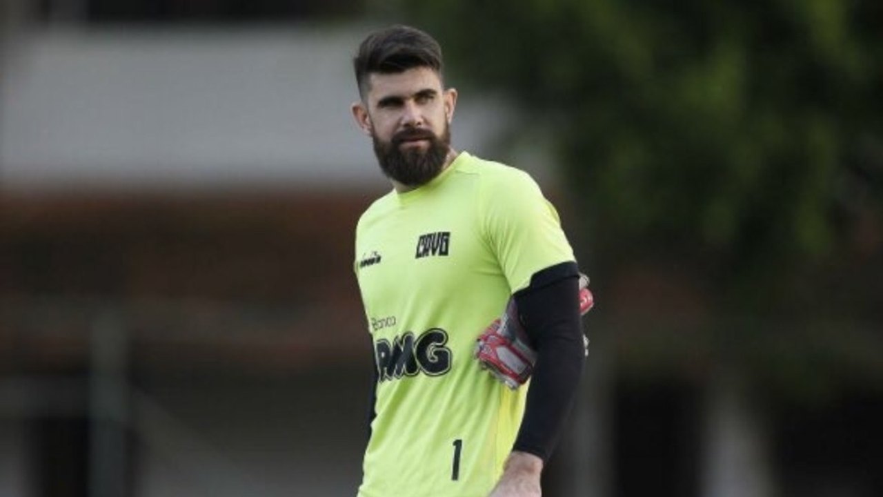 Vasco anuncia renovação do contrato com o goleiro Fernando Miguel até 2022
