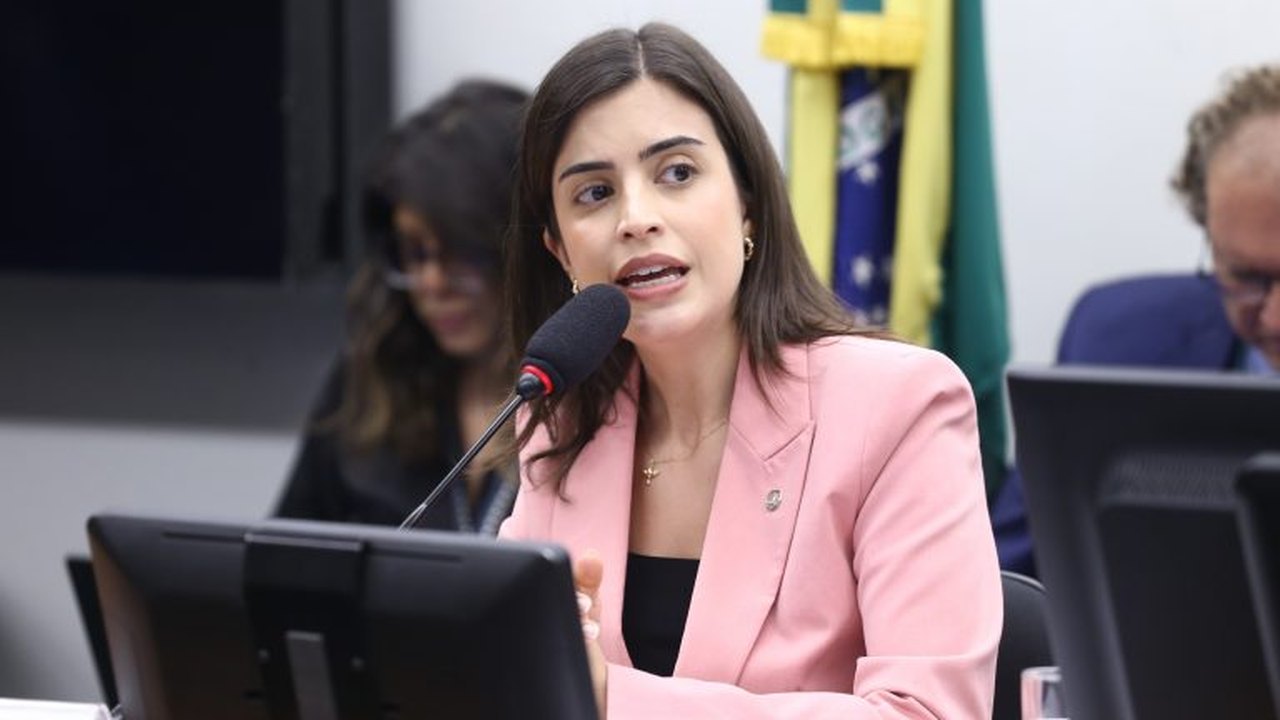 Tabata Amaral critica exposição de 'deputados-popstar' e avalia limites da nova política