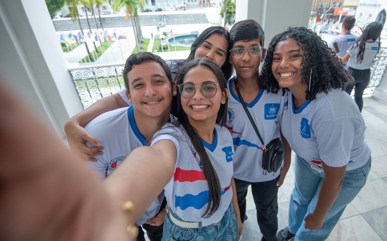 Seduc reforça necessidade de estudante fazer chave pix para recebimento do benefício do Cartão Escola 10