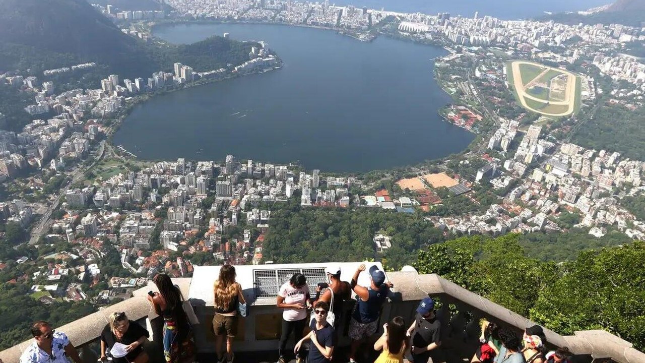 Gastos de turistas estrangeiros no Brasil aumentam 12% em abril e chegam a quase R$ 4 bilhões