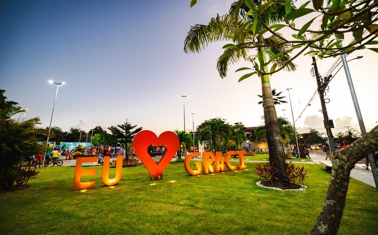 Comunidade do Graciliano Ramos comemora revitalização da Praça Central