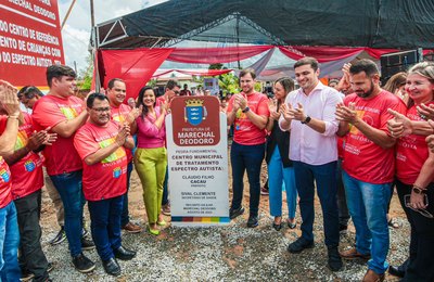Prefeito Cacau assina ordem de serviço do maior centro municipal para crianças com espectro autista