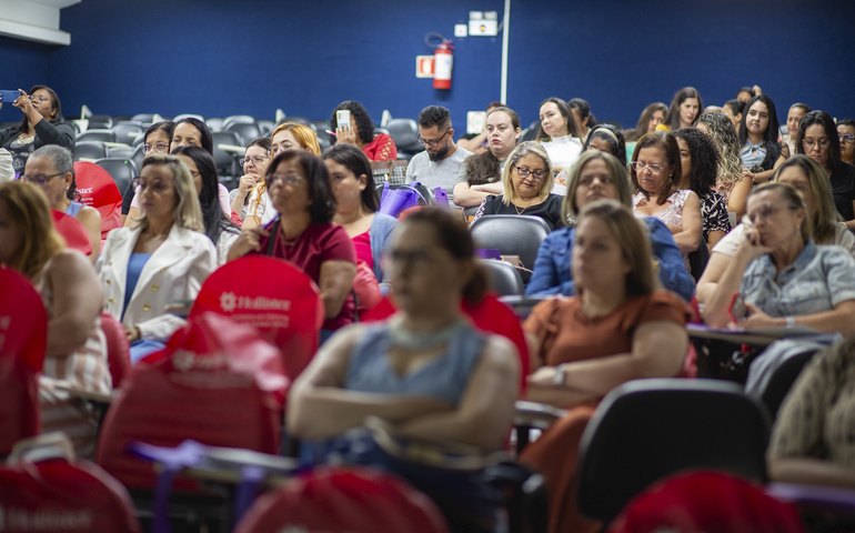 Capacitação aborda noções básicas de assistência à pessoa com obstrução intestinal