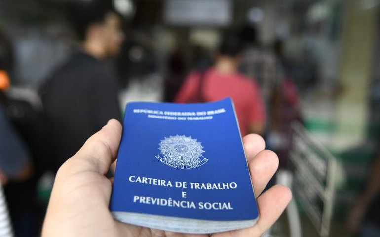 Saldo líquido do Caged em março supera expectativas e registra 228.208 vagas abertas