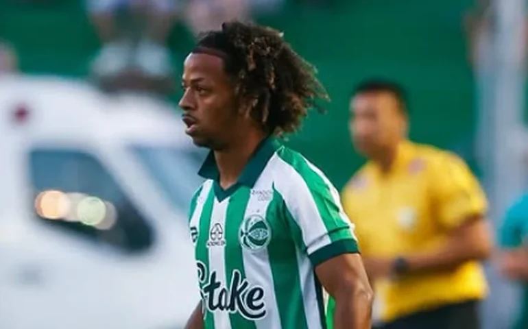 Atacante do Juventude se manifesta após suspeita de manipulação e explica lance: 'Sofri falta'