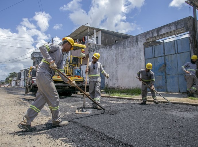 Pavimentação asfáltica beneficia vias do Tabuleito do Martins