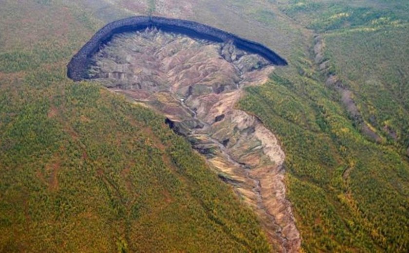 &#8216;Porta do Inferno&#8217;: a gigantesca cratera que continua crescendo e revela como a Terra era há 200 mil anos