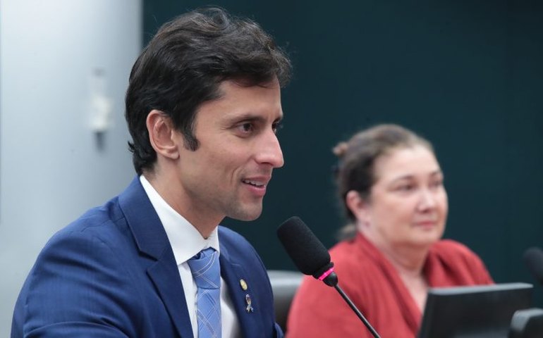 Comissão aprova auxílio financeiro e psicológico a mães de pessoa com deficiência ou autismo