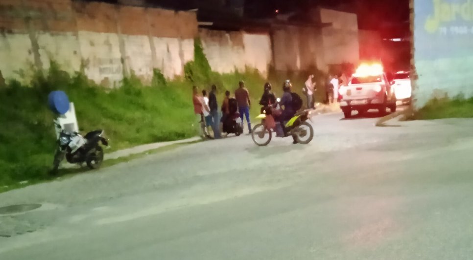 Homem é morto com tiros na cabeça e funcionário de borracharia fica ferido em São Cristóvão