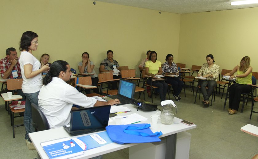 Professores da rede estadual participam de formação sobre educação especial no Centro de Formação Ib Gatto Falcão (Cenfor)