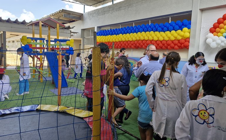 No dia do aniversário do SUS, Telesil entrega parque infantil no ambulatório do HUPAA-Ufal